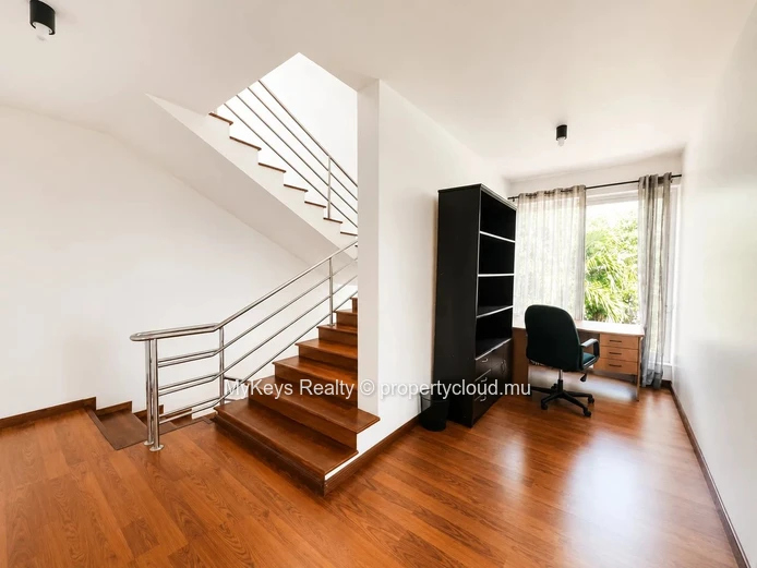 4-Bedroom Duplex With Garden For Rent In Tamarin