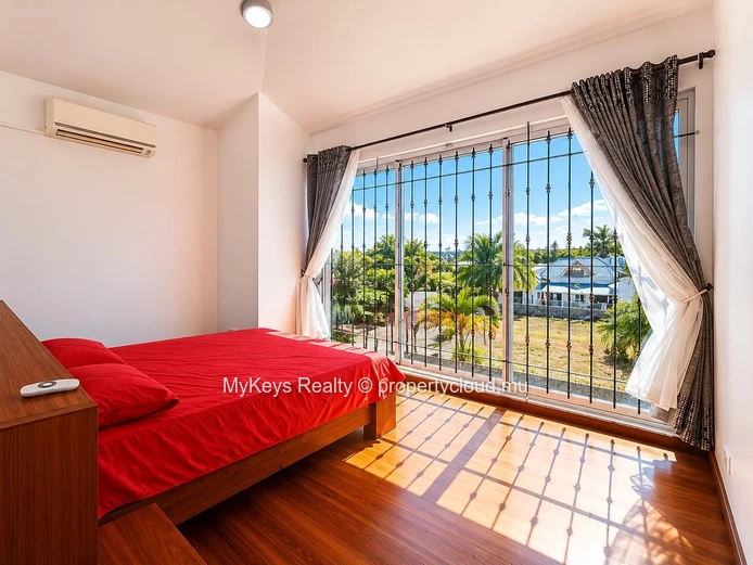 4-Bedroom Duplex With Garden For Rent In Tamarin