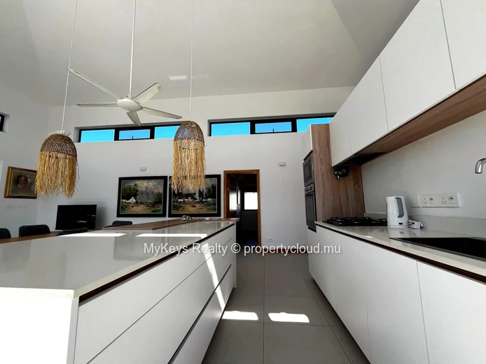 Contemporary Villa – Large Garden – Pet Friendly  – Exceptional Natural Light