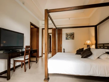 5 Bedroom Villa