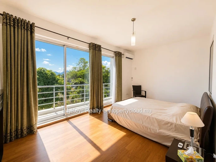 4-Bedroom Duplex With Garden For Rent In Tamarin