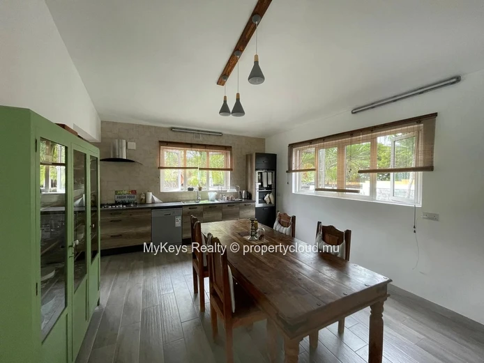 4 Bedroom Villa - Independent Studio