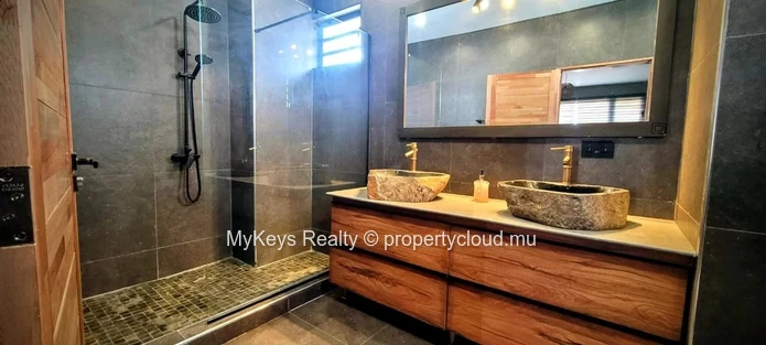 New Villa – Secure Residence – Sea & Mountain Views