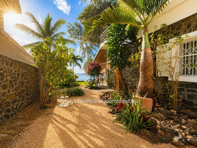 Beachfront Living – Feet In The Water – Sunset Views – Rare Location