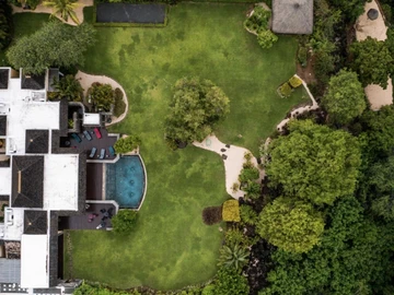 5 Bedroom Villa
