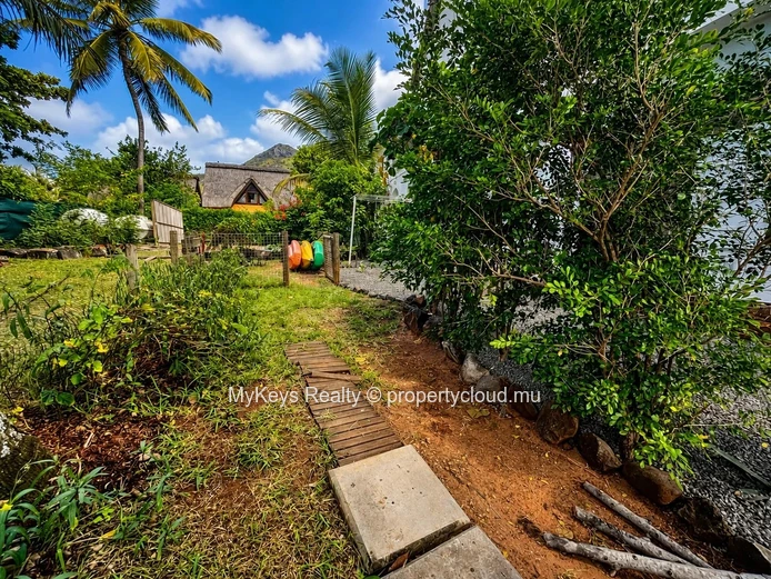 Beachfront Living – Feet In The Water – Sunset Views – Rare Location