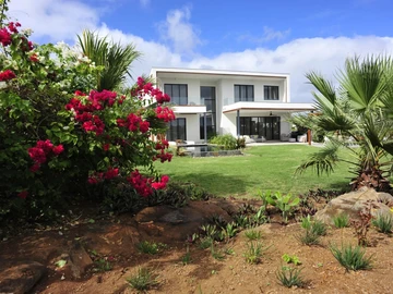 5 Bedroom Villa