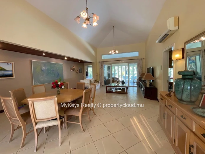 Tropical Garden – Private Swimming Pool – Mountain View