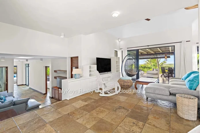 Exceptional 5-Bedroom Villa With Pool, Sea & Mountain Views