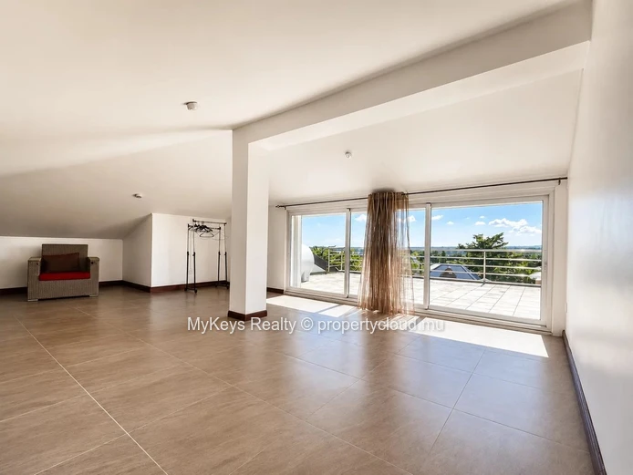 4-Bedroom Duplex With Garden For Rent In Tamarin