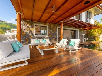5 Bedroom Villa