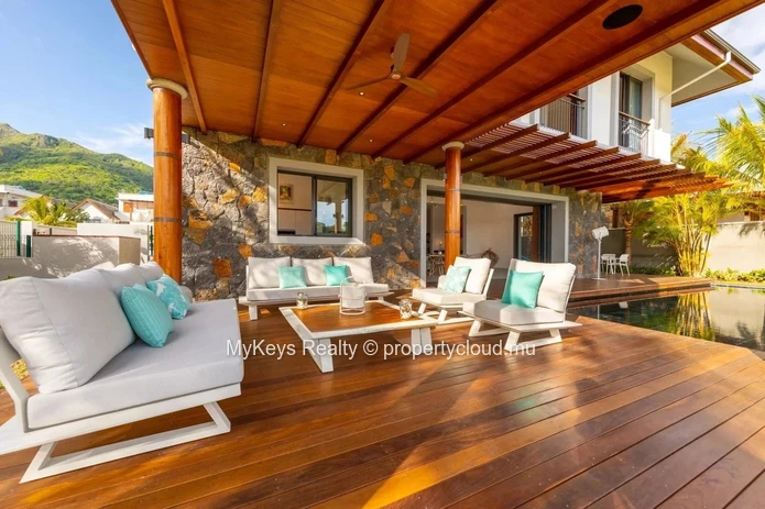 Direct Sea Access - Prestigious Marina