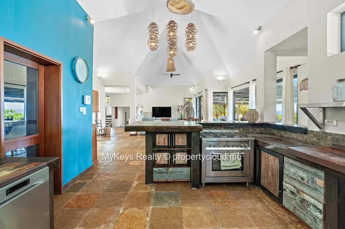 Exceptional 5-Bedroom Villa With Pool, Sea & Mountain Views