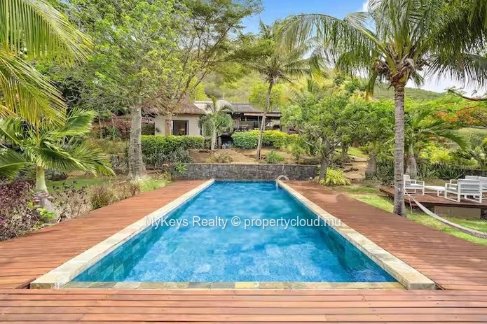 Exceptional 5-Bedroom Villa With Pool, Sea & Mountain Views