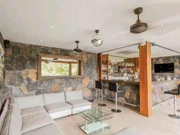 5 Bedroom Villa