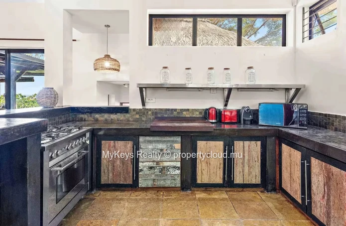 Exceptional 5-Bedroom Villa With Pool, Sea & Mountain Views