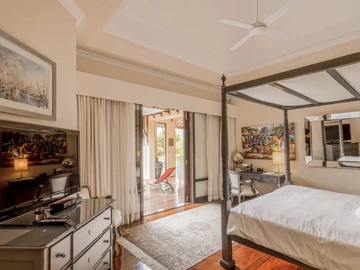 5 Bedroom Villa