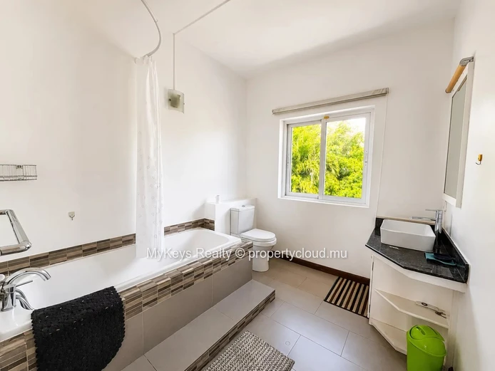 4-Bedroom Duplex With Garden For Rent In Tamarin
