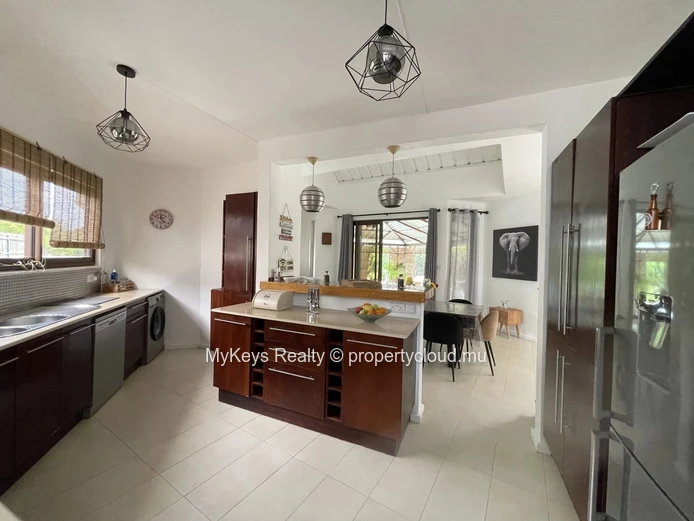 Villa Meublée A Vendre– Grand Jardin
