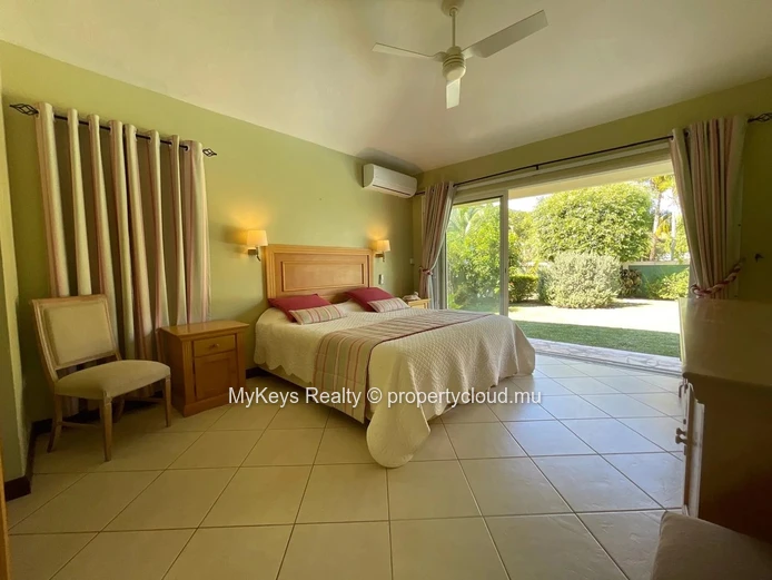 Tropical Garden – Private Swimming Pool – Mountain View
