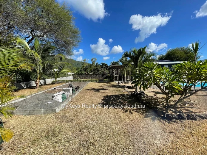 4 Bedroom Villa - Independent Studio