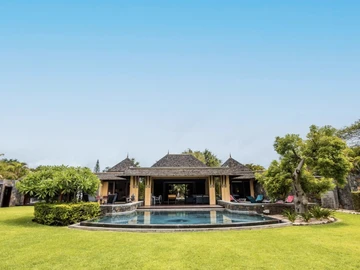 5 Bedroom Villa