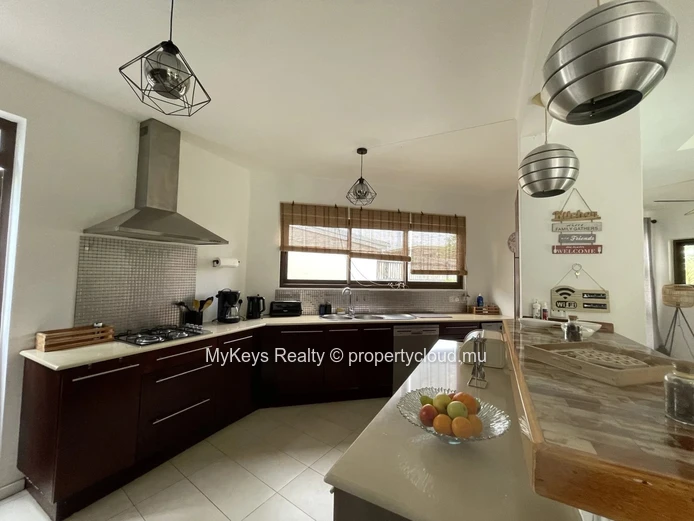 Villa Meublée A Vendre– Grand Jardin
