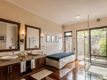 5 Bedroom Villa