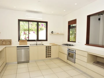 4 Bedroom Villa