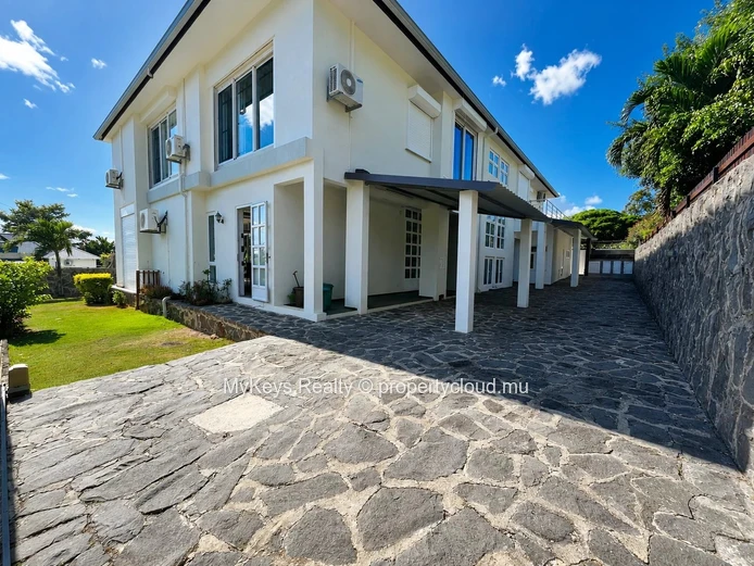 4-Bedroom Duplex With Garden For Rent In Tamarin