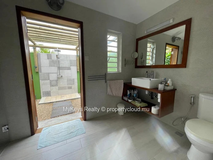 4 Bedroom Villa - Independent Studio