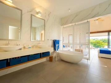 5 Bedroom Villa