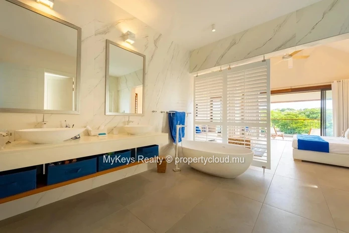 Direct Sea Access - Prestigious Marina