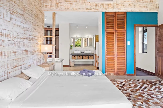 Exceptional 5-Bedroom Villa With Pool, Sea & Mountain Views