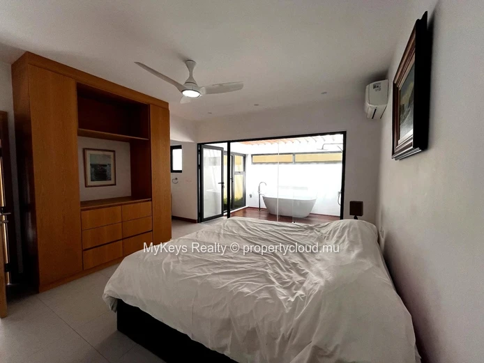 Contemporary Villa – Large Garden – Pet Friendly  – Exceptional Natural Light