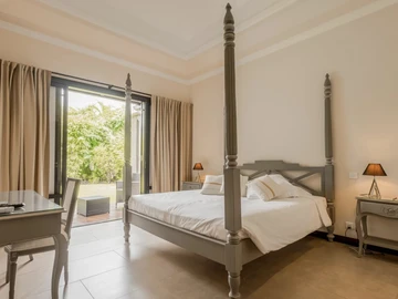5 Bedroom Villa