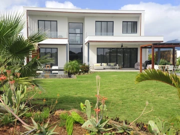 5 Bedroom Villa