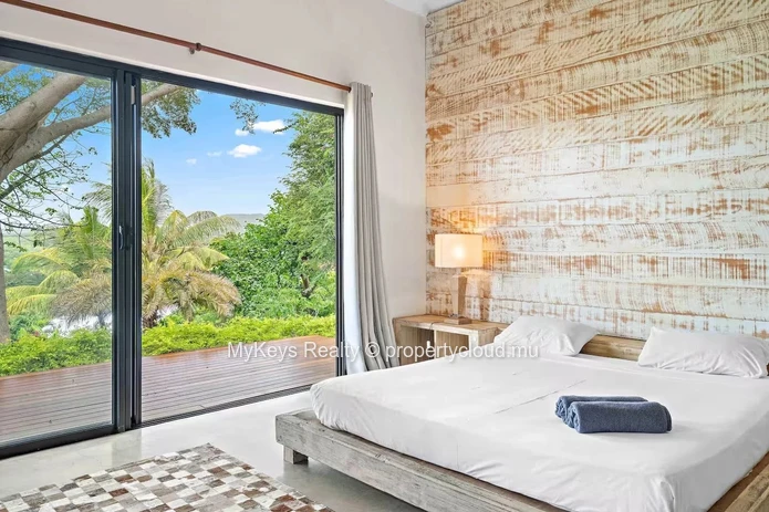 Exceptional 5-Bedroom Villa With Pool, Sea & Mountain Views